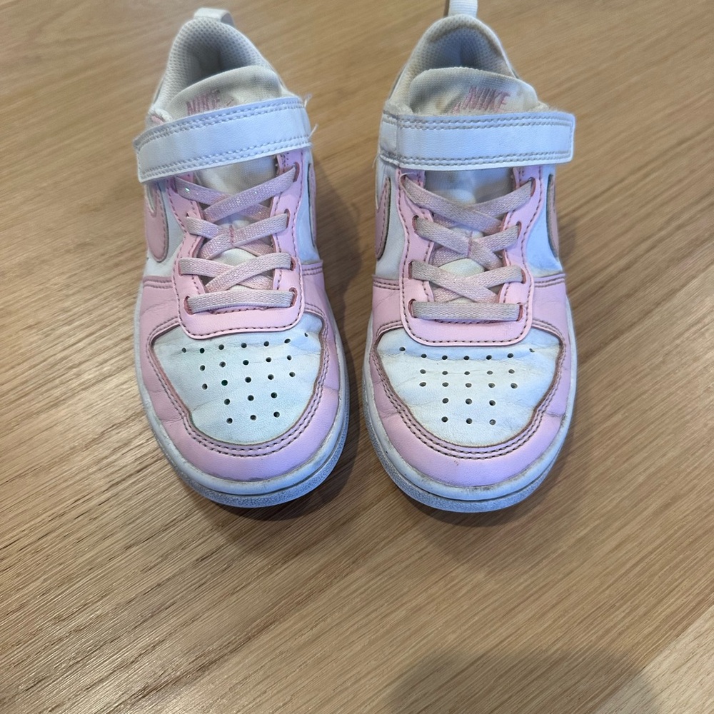 Toddler girls Nike sneakers